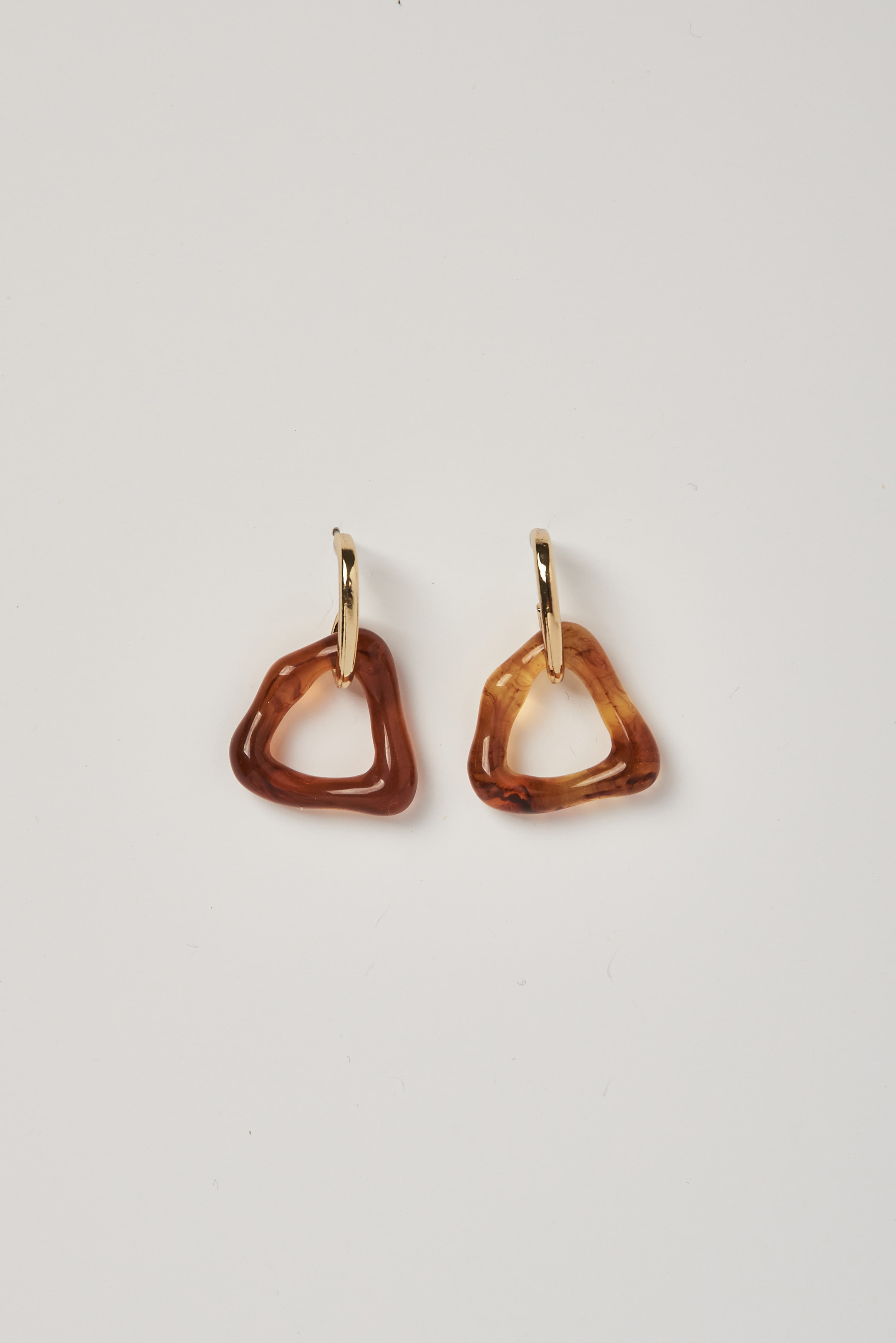 Silver 92.5 triangle acrylic earrings-brown, 혜영킴, HYEYEONG KIM designer brand